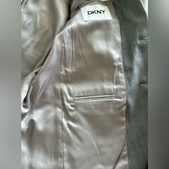 Dkny Gray Men Suit with Notched Lapels, 100% wool, size 42R, pants 34/29